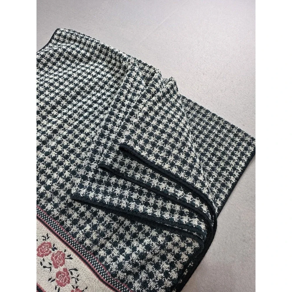 4 Vintage Priority by Santens Full Size Bath Towel Black White Houndstooth Pink
